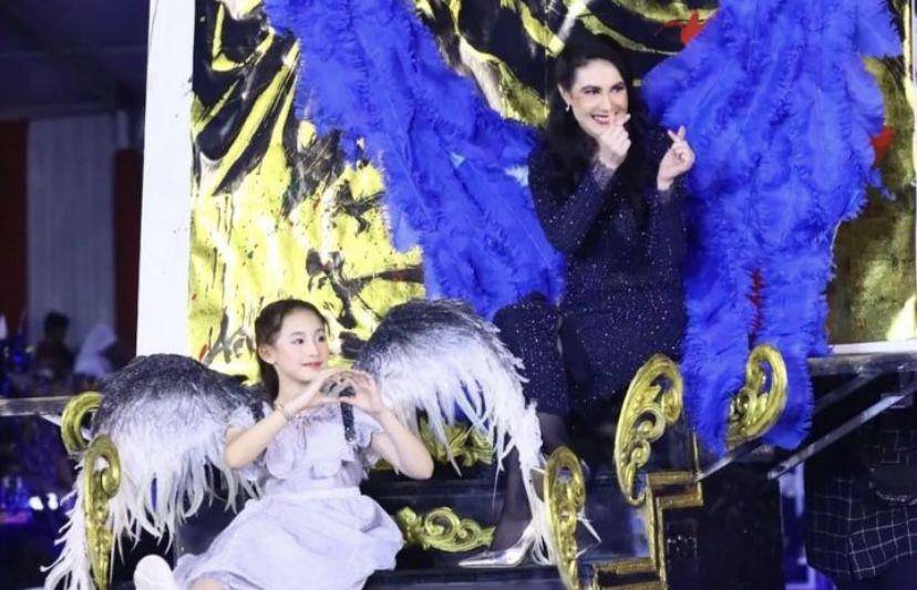 Ibu Wagub Jatim, 8 Potret Arumi Bachsin Tampil Memukau di JFC 2023
