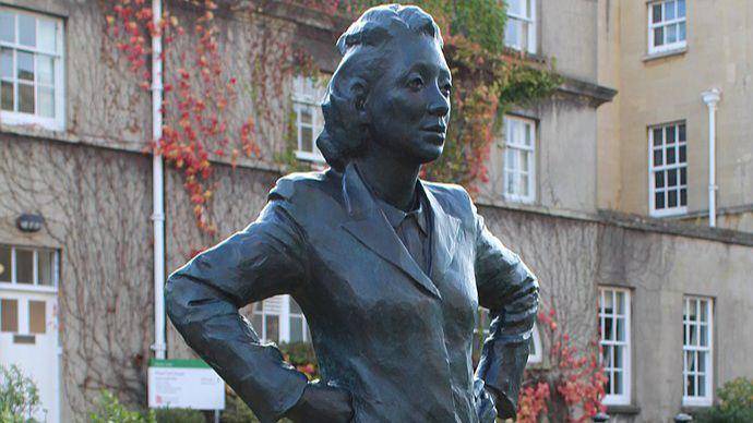Patung perunggu Henrietta Lacks oleh pematung Helen Wilson-Roe yang terletak di Royal Fort House, Bristol. (commons.wikimedia.org/14GTR)