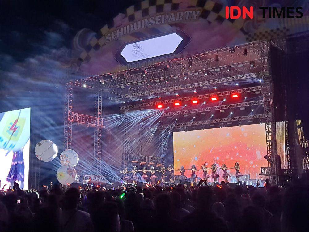 Penampilan JKT48 diacara Projek-Di De Tjolomadoe. (IDN Times/Larasati Rey)