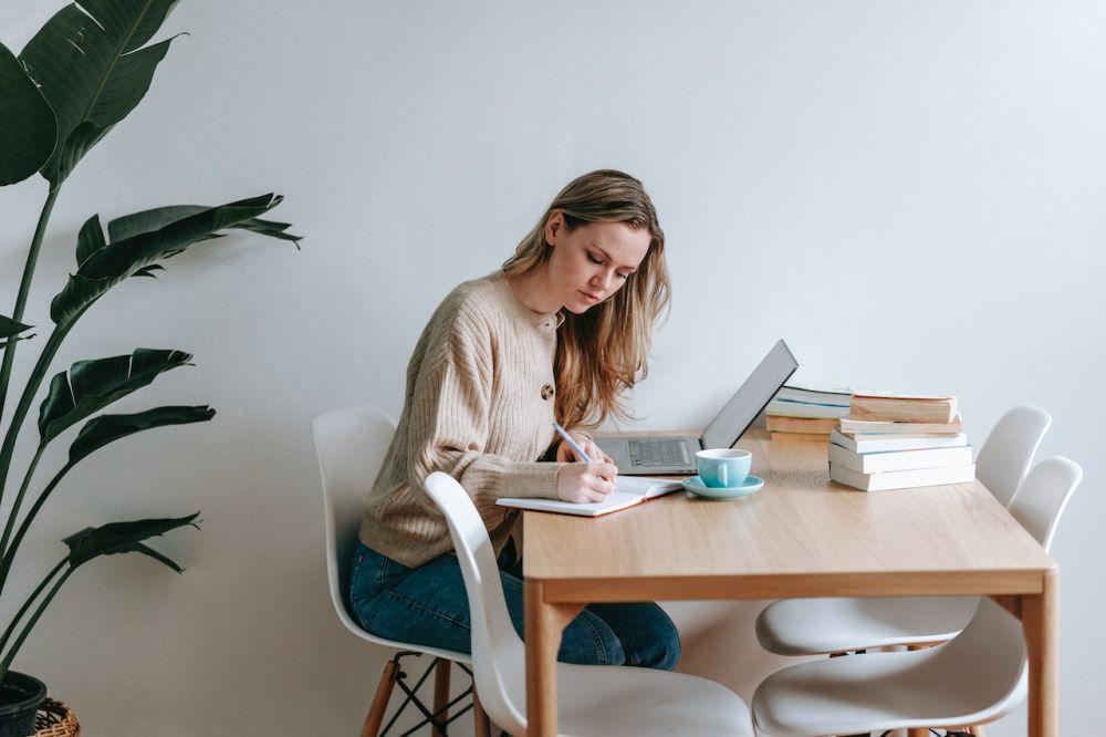 5 Kebiasaan yang Bisa Merusak Work Life Balance, Ubah Sekarang!