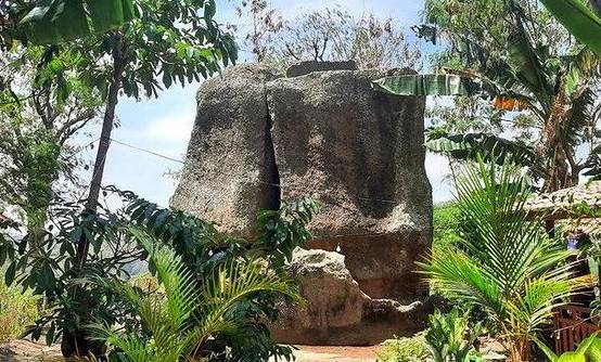 Watu Lawang Bondowoso (Foto: Instagram/area_jatim1)