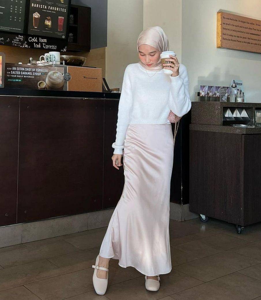OOTD hijab rok silk (instagdam.com/nasariastri)