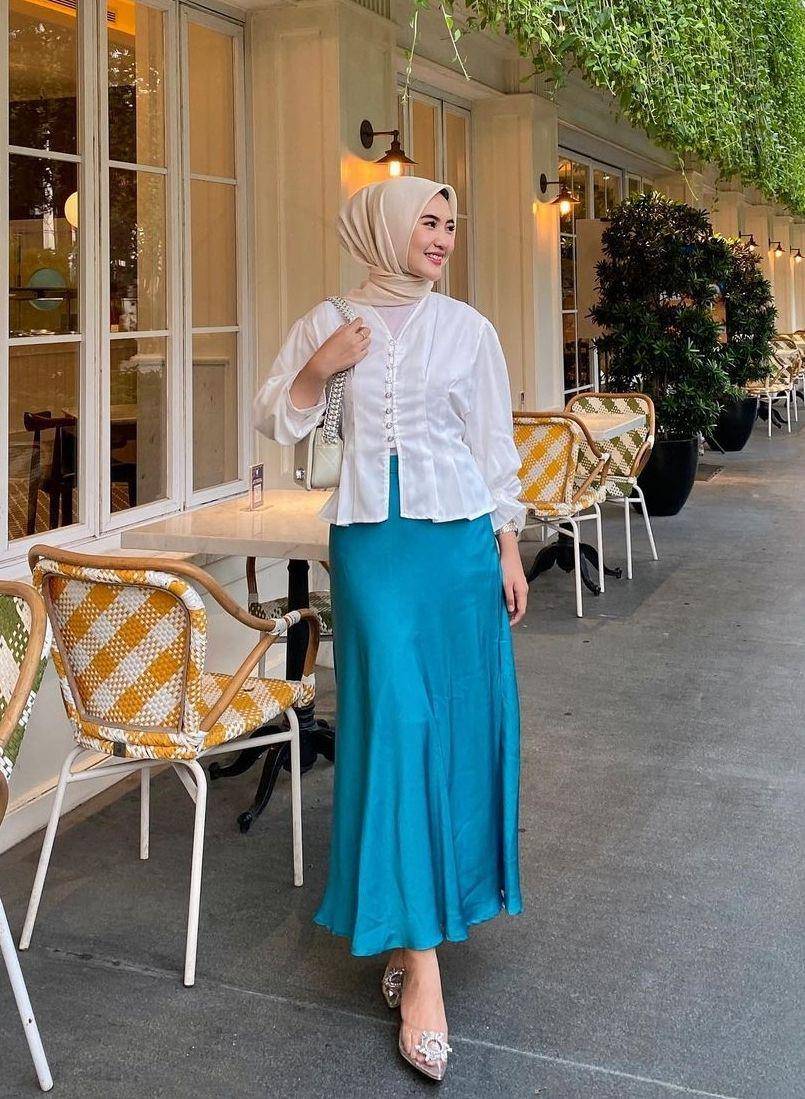 OOTD hijab rok silk (instagdam.com/intanghazll_)