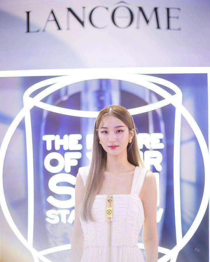 Thanaerng Kanyawee sebagai brand ambassador Lancome di Thailand (Instagram.com/thanaerngnin)