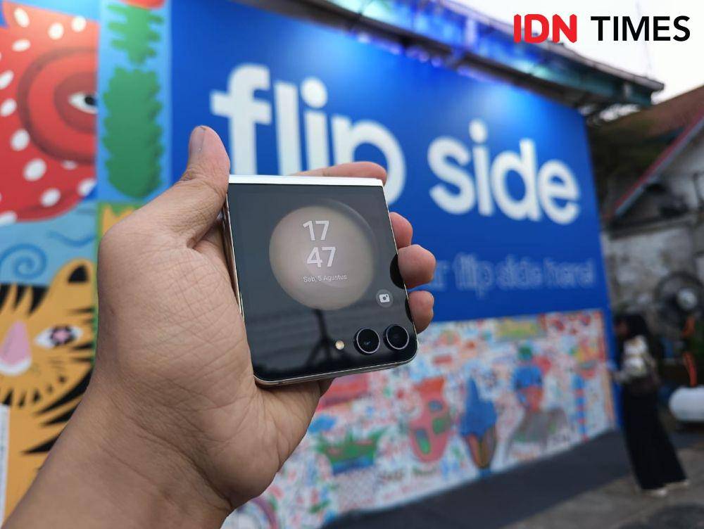 Samsung Galaxy Z Flip5 (IDN Times/Fatkhur Rozi)