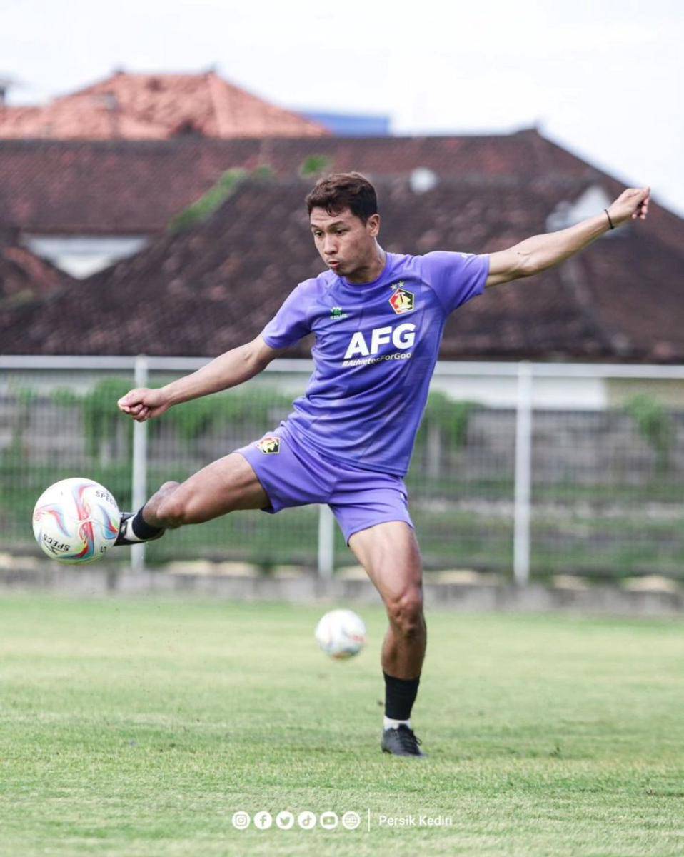 Pemain Persik Kediri saat berlatih di Bali. Instagram.com/persikfcofficial