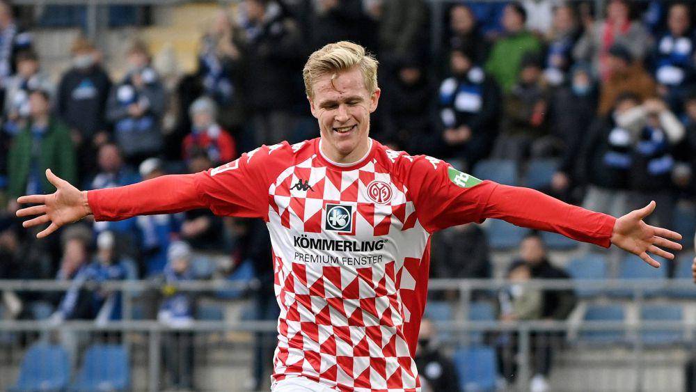 Jonathan Burkardt (bundesliga.com)