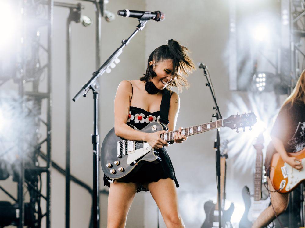 9 Momen NIKI Tampil di Festival Lollapalooza, Pecah Banget!
