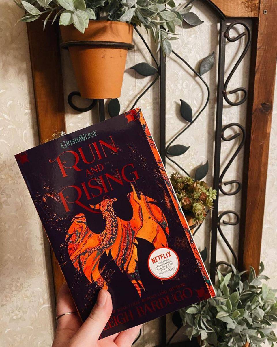 Ruin and Rising (instagram.com/livreadsthings)