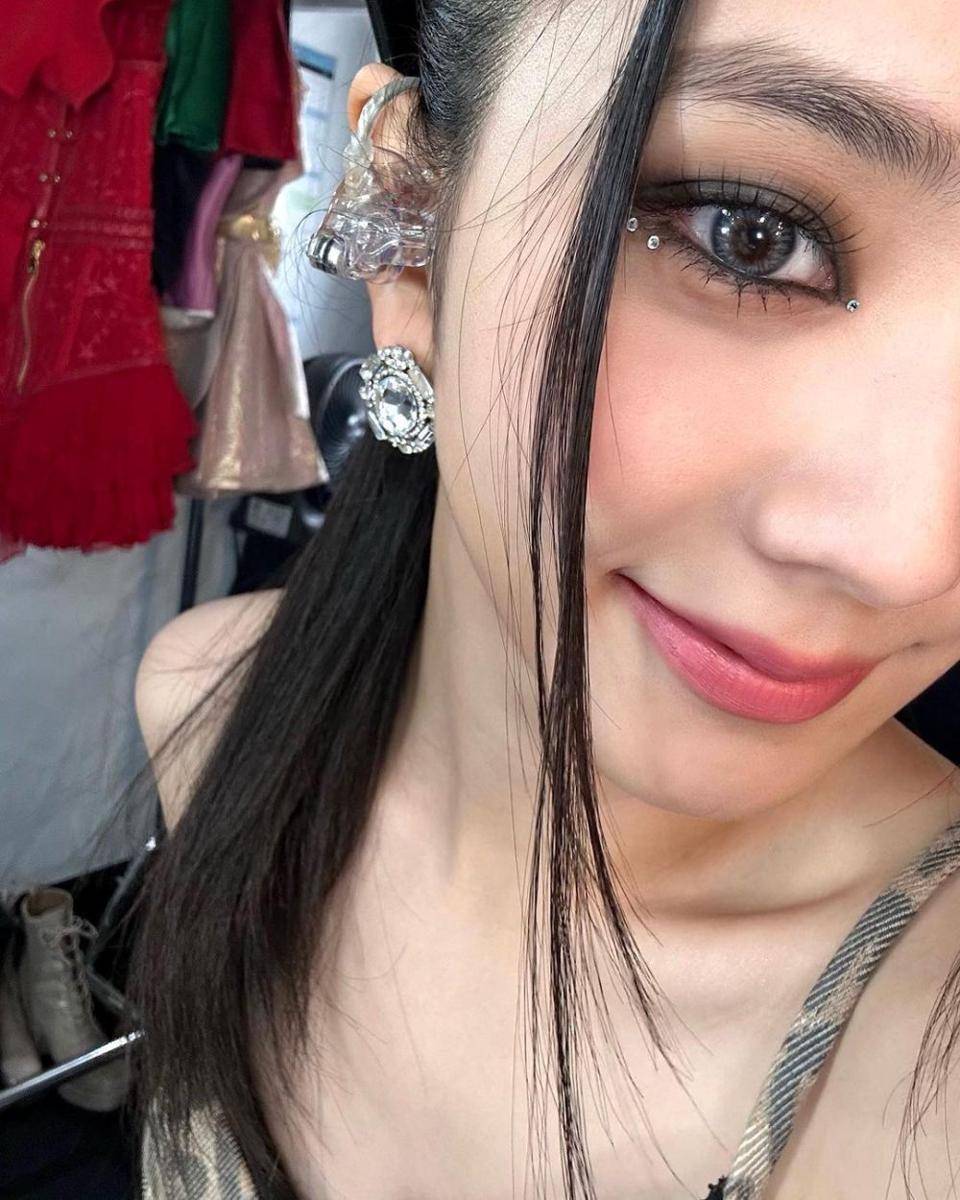 make up Jisoo BLACKPINK (instagram.com/sooyaaa__)