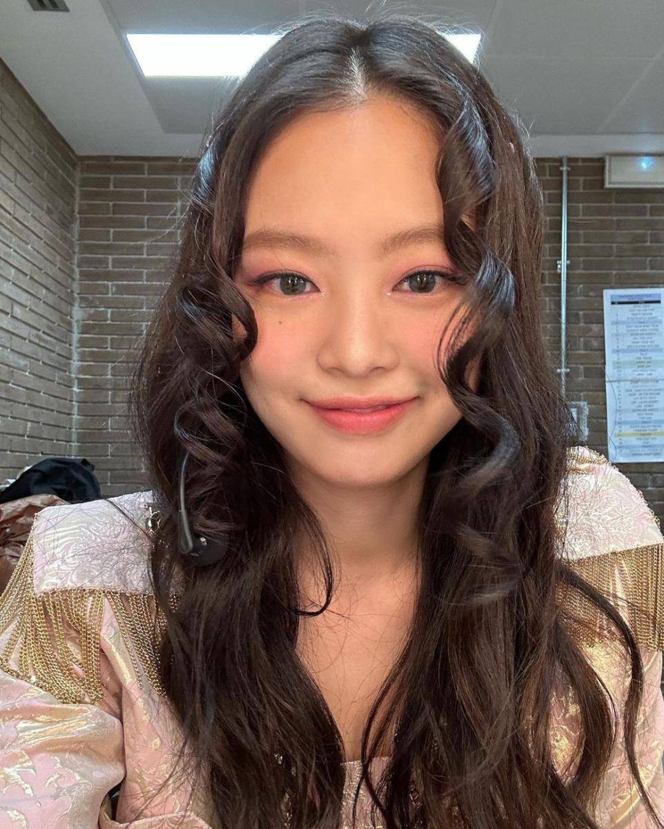 make up Jennie BLACKPINK (instagram.com/jennierubyjane)