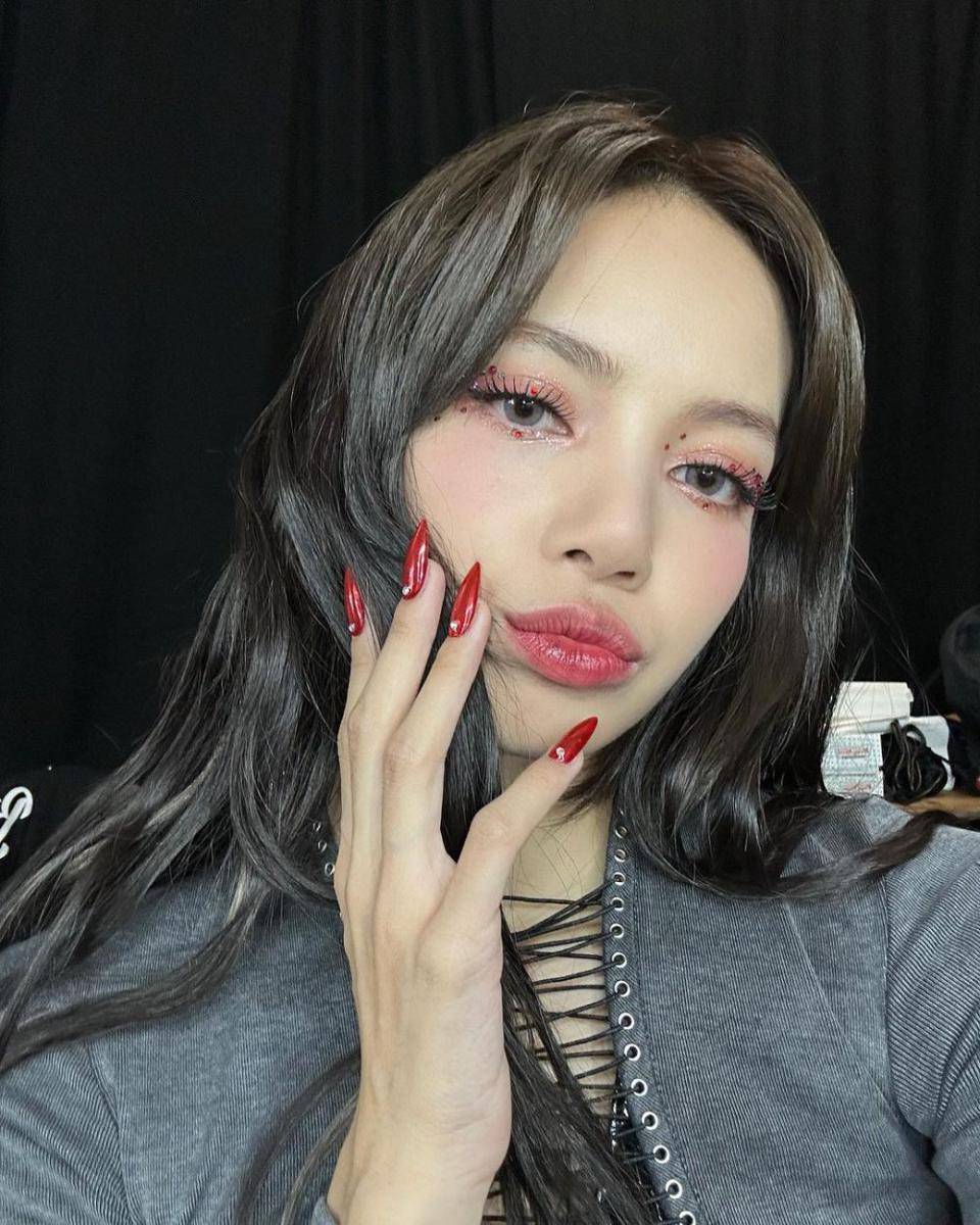 make up Lisa BLACKPINK (instagram.com/lalalalisa_m)