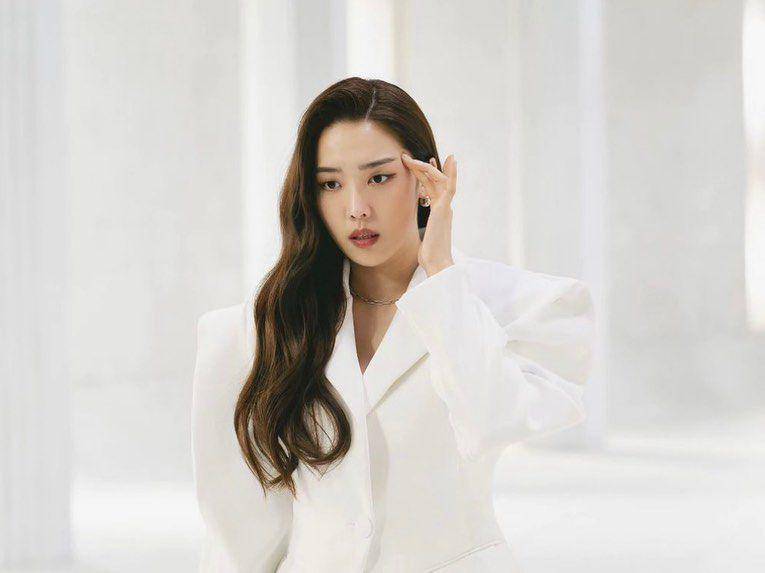 Kim So Ra (instagram.com/sora.o_o)