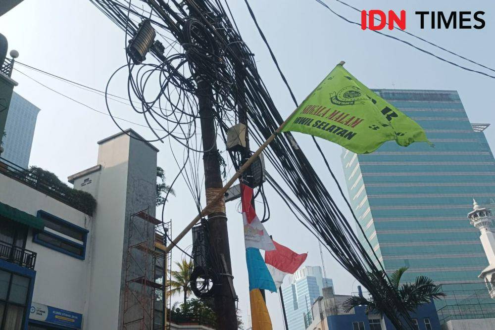 ilustrasi Kabel Semrawut di DKI Jakarta. (IDN Times/Dini Suciatiningrum)