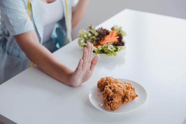 Diet Karbohidrat vs. Rendah Lemak, Mana yang Pas buat Kamu?