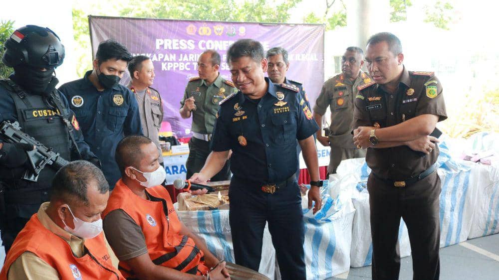 Bea Cukai Semarang mengungkap peredaran rokok ilegal jaringan Madura-Grobogan-Sumatera. (dok. Bea Cukai Semarang)