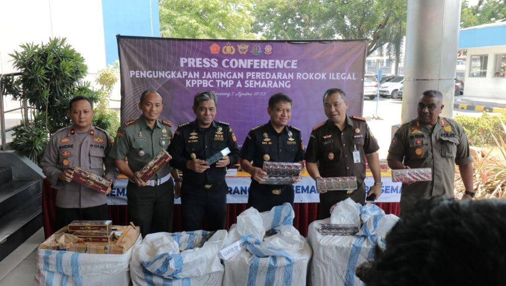 Bea Cukai Semarang mengungkap peredaran rokok ilegal jaringan Madura-Grobogan-Sumatera. (dok. Bea Cukai Semarang)