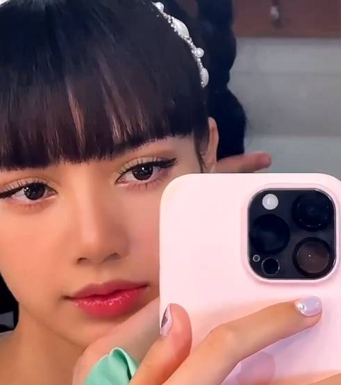 make up Lisa BLACKPINK (instagram.com/iammaeng)