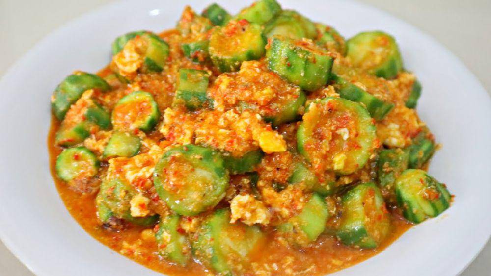 sambal oyong campur telur (youtube.com/Nuraaini Soewarto)