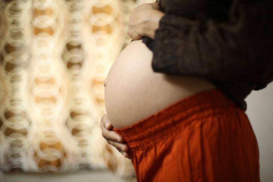 ilustrasi stretch mark saat hamil (pexels.com/PARINDA SHAAN)