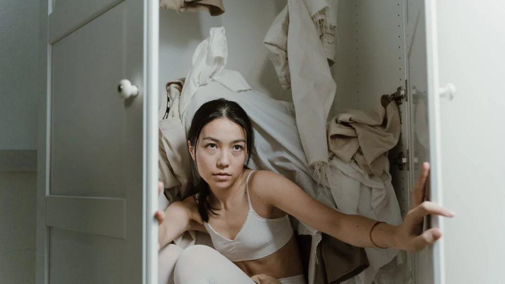 5 Tips Menata Isi Lemari supaya Baju Rapi Terus, Mudah dan Anti Ribet!