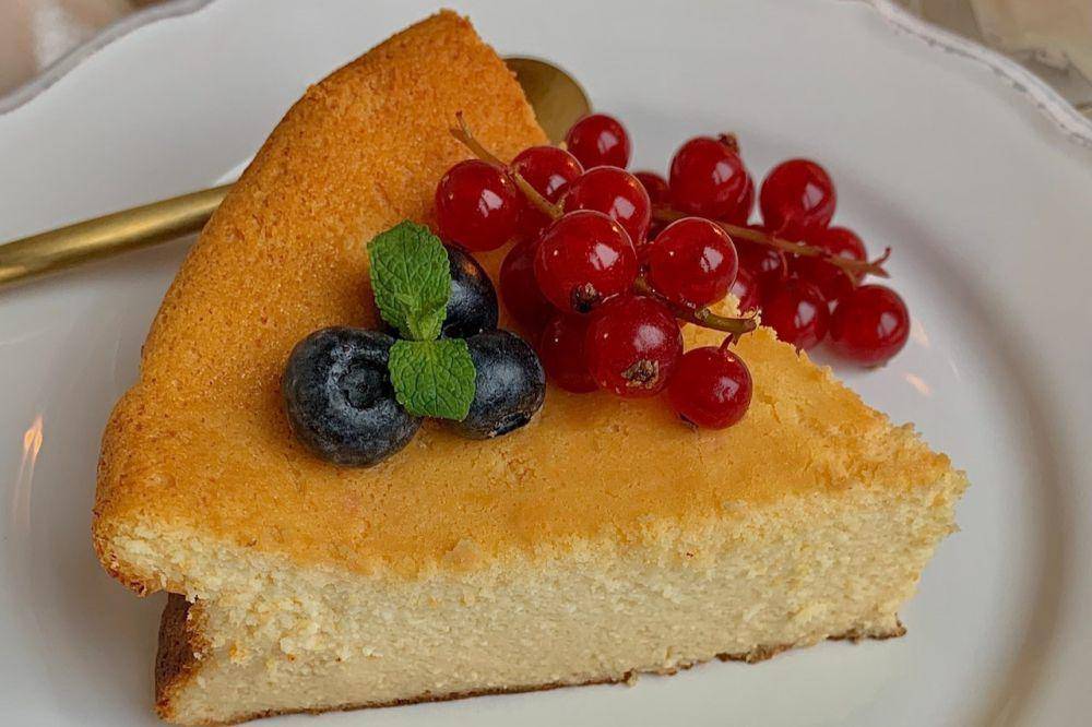 Yogurt cake (pexels.com/solod_sha)