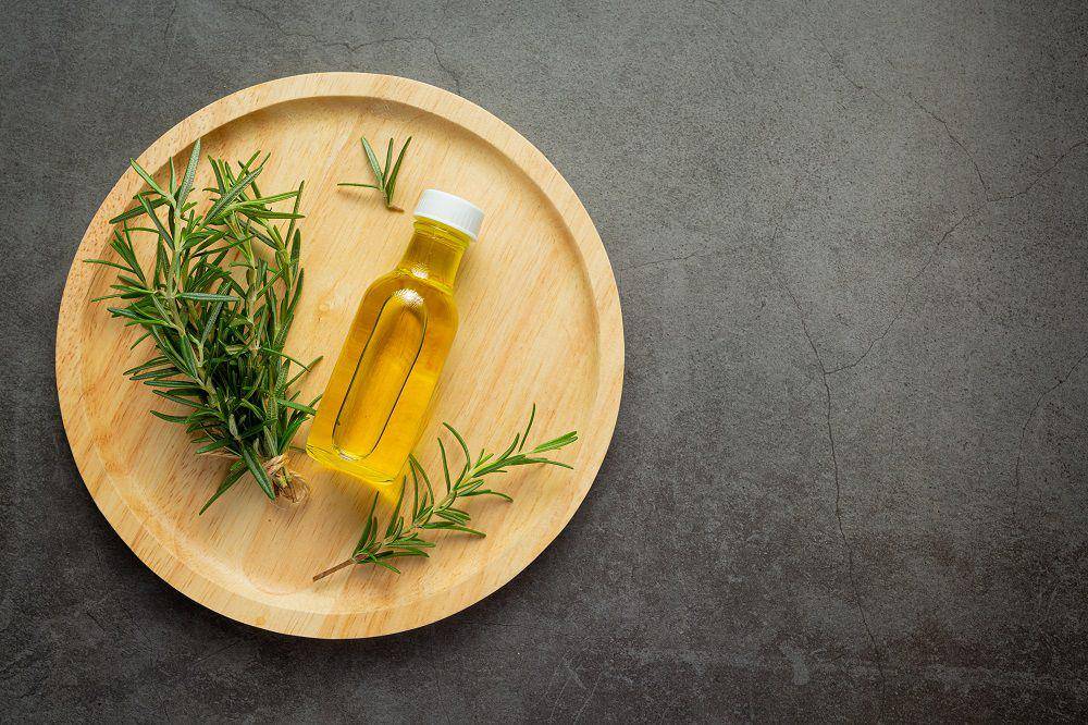 ilustrasi rosemary oil (freepik.com/jcomp)