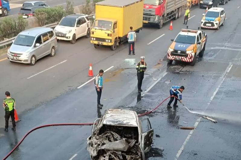 Kecelakaan di Tol Jakarta-Tangerang, Senin (7/8/2023) (ANTARA/Azmi Syamsul Ma'rif)