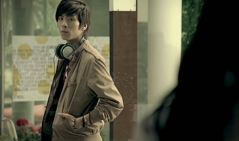 cuplikan MV "Replay" dari SHINee (youtube.com/SMTOWN)