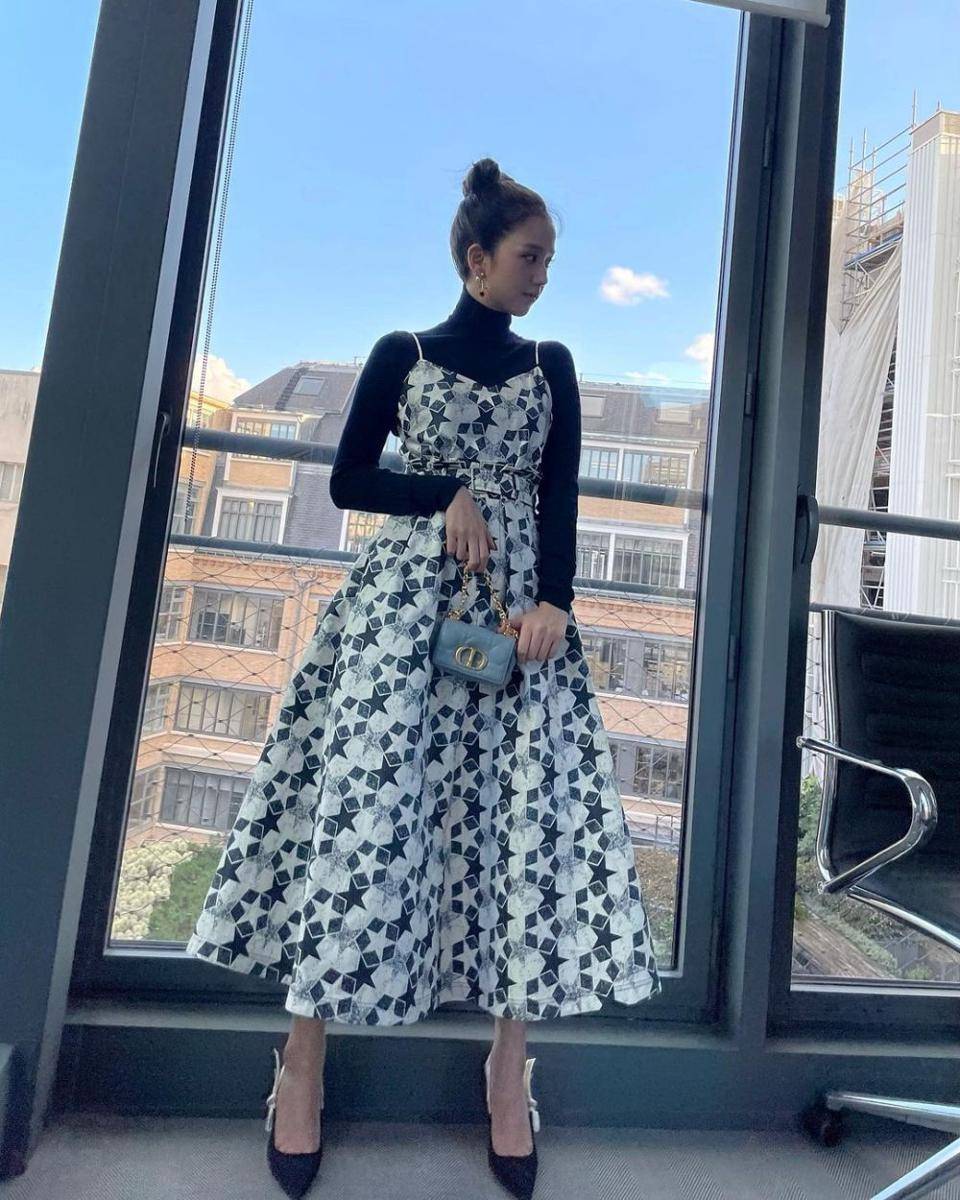 potret outfit girly ala Jisoo BLACKPINK (instagram.com/sooyaaa__)