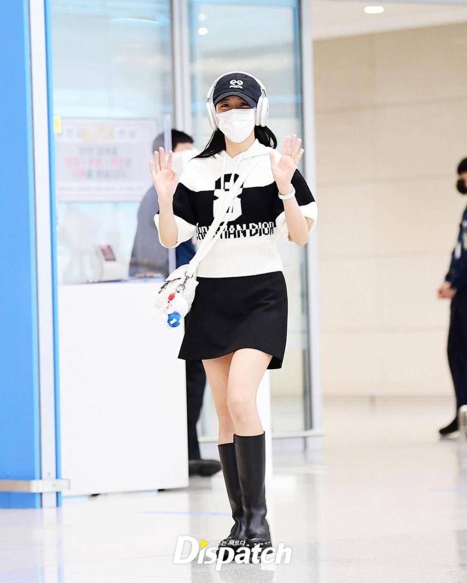 potret outfit girly ala Jisoo BLACKPINK (instagram.com/sooyaaa__)
