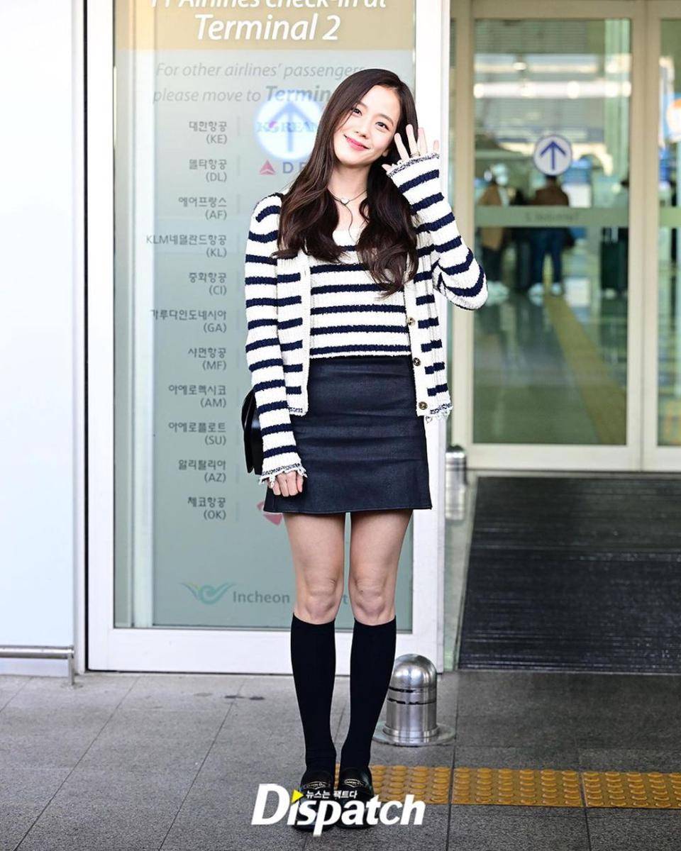potret outfit girly ala Jisoo BLACKPINK (instagram.com/sooyaaa__)