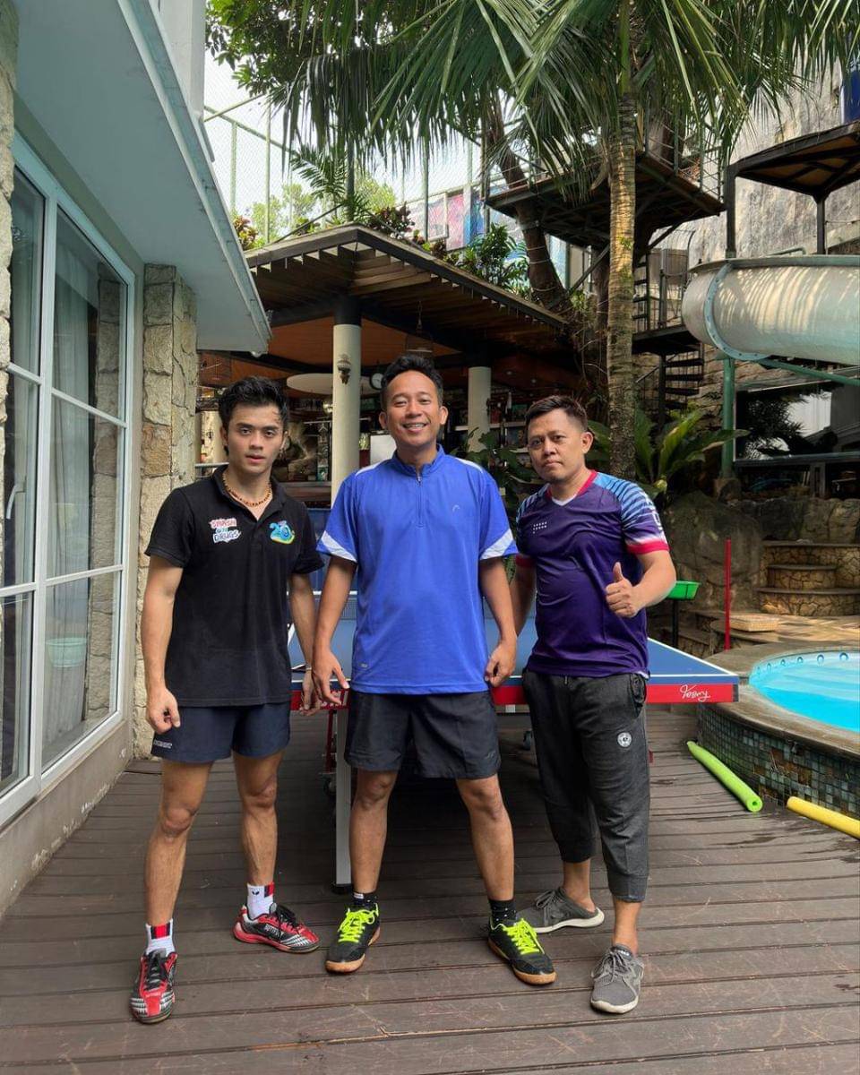 potret Denny Cagur bareng pelatih tenis mejanya (instagram.com/dennycagur)