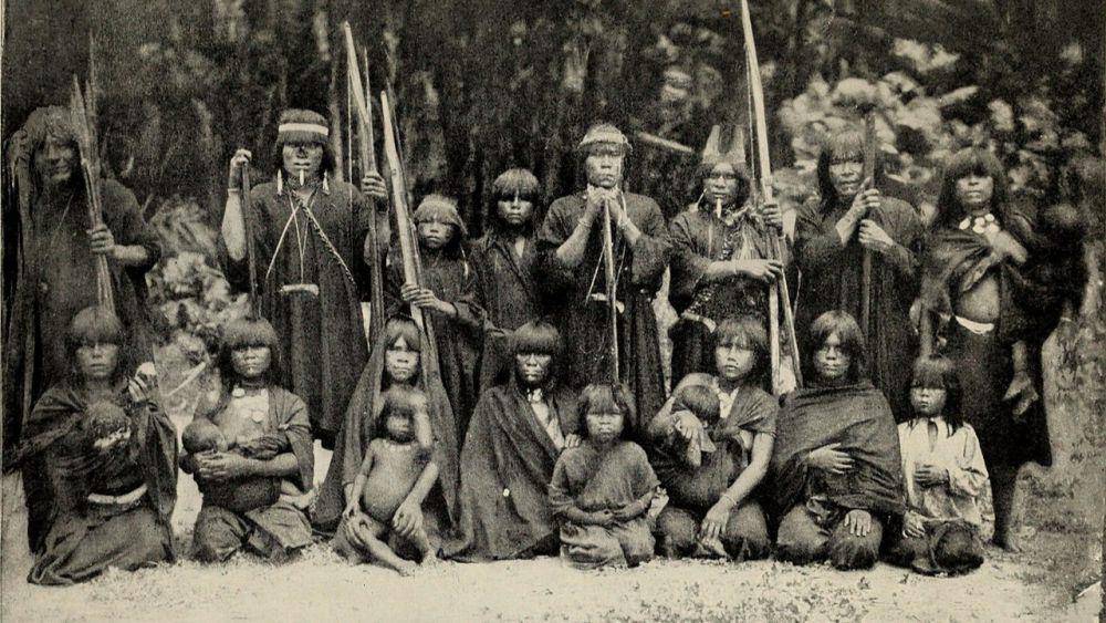 potret suku di Amazon (commons.wikimedia.org/Walter Ernest)