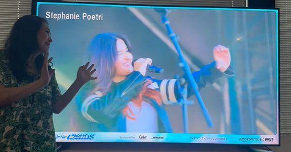 potret Titi DJ nonton Stephanie Poetri konser lewat TV (instagram.com/ti2dj)