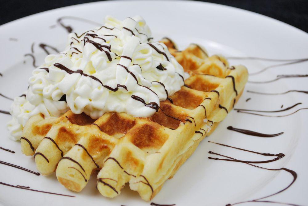 3 Tips Membuat Waffle Rumahan Seenak Buatan Kafe, Fluffy Abis!