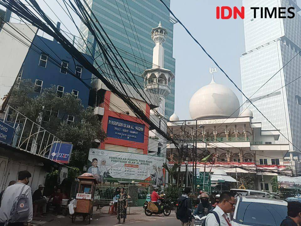 ilustrasi Kabel Semrawut di DKI Jakarta. (IDN Times/Dini Suciatiningrum)
