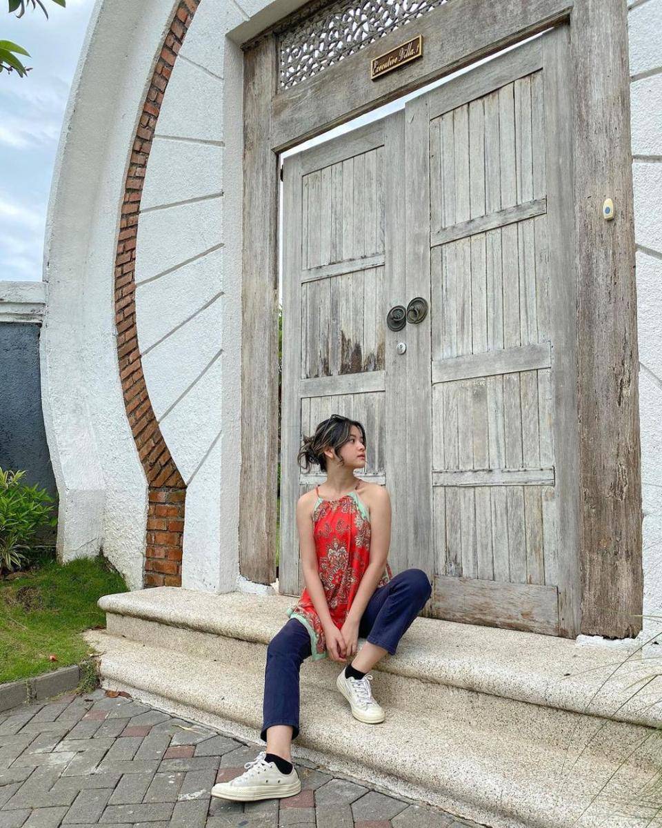 Padu padan kain tradisional ala Yoriko Angeline (instagram.com/yorikooangln_)