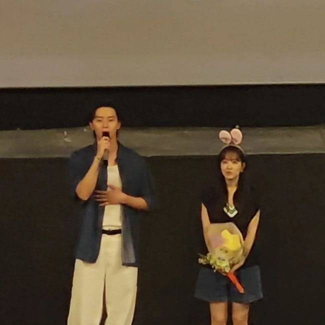 potret Park Seo Joon yang menolak bando pemerian penggemar (dok. KBIZoom)