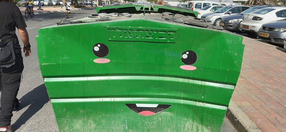 potret vandalisme lucu di tong sampah (reddit.com/user/CyrexPlays)