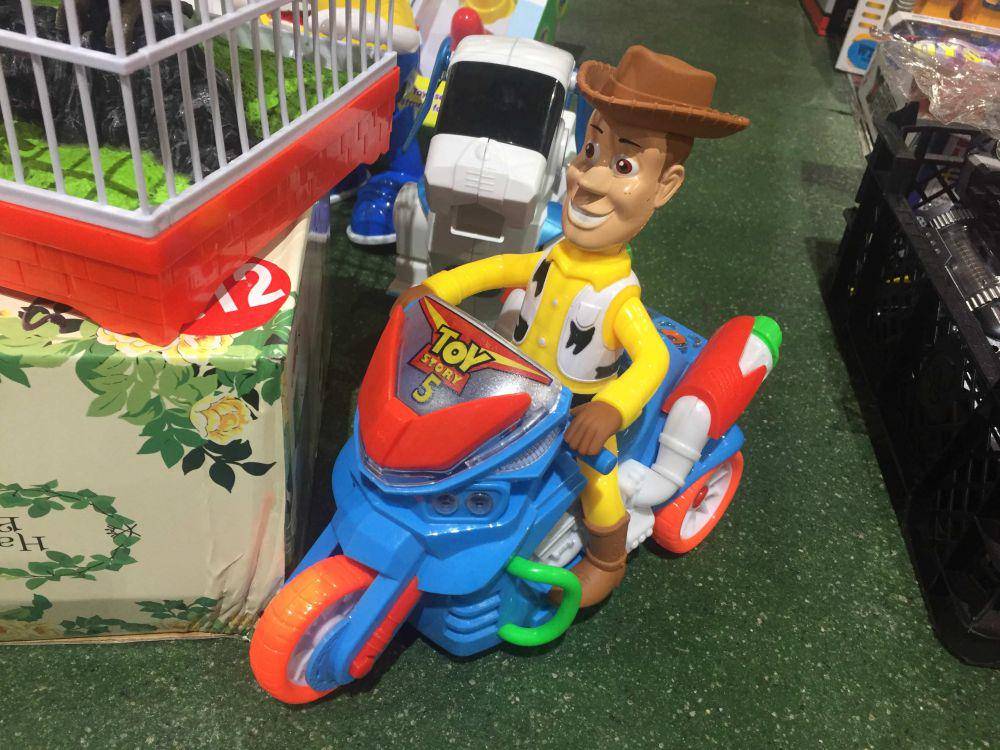 foto kocak benda bertema Toy Story (reddit.com/user/CommanderSlothus)