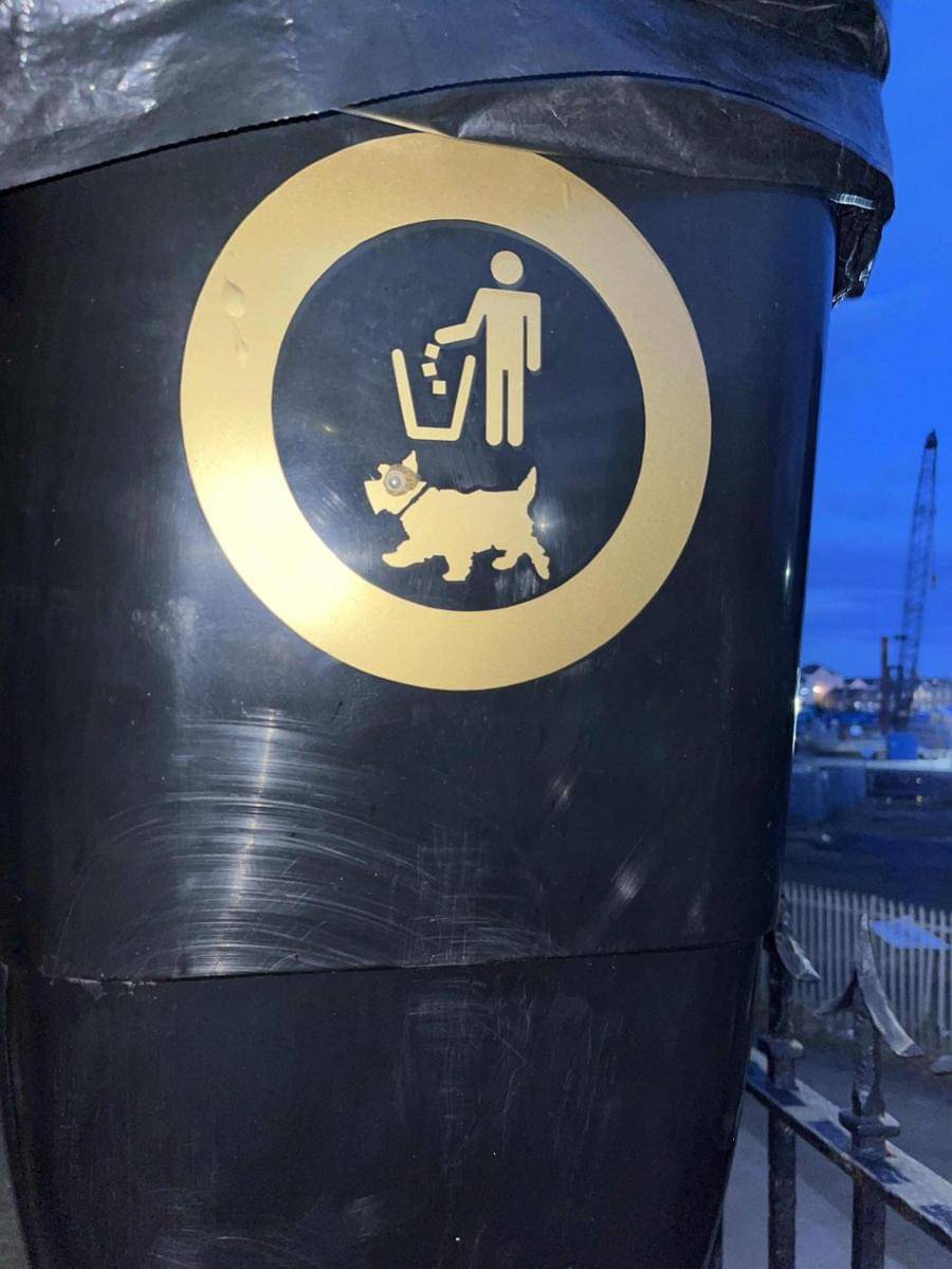 potret vandalisme lucu di tong sampah (reddit.com/user/SirSalsa5)