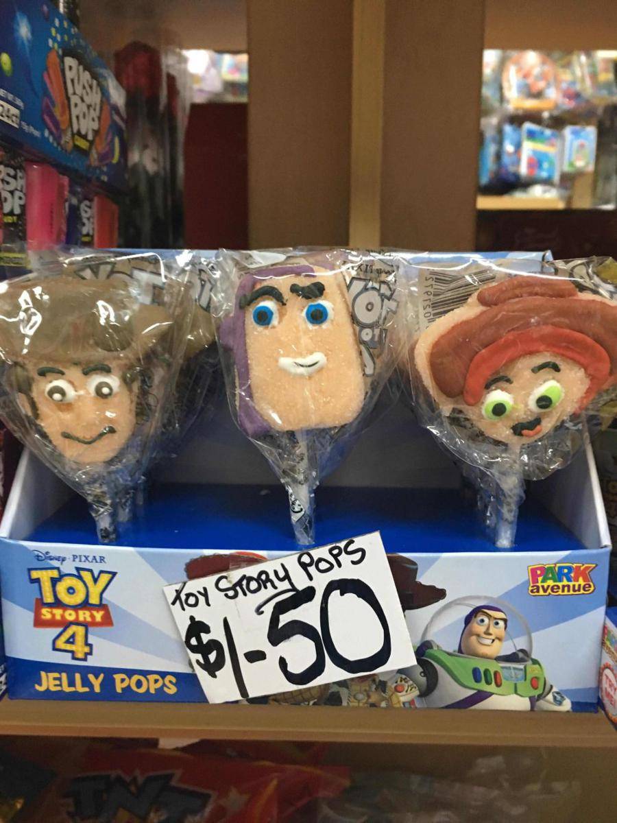 foto kocak benda bertema Toy Story (reddit.com/user/Thats-A-Spicy-Meme69)