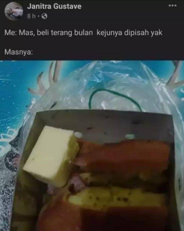 potret cara makan martabak (facebook.com/kontak.atra)