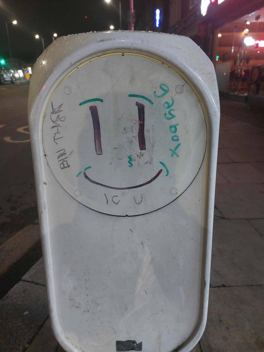 potret vandalisme lucu di tong sampah (reddit.com/user/PracticalFinance4872)