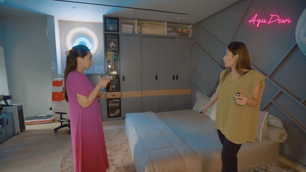 Ayu Dewi main ke rumah Nagita (YouTube.com/Ayu Dewi)