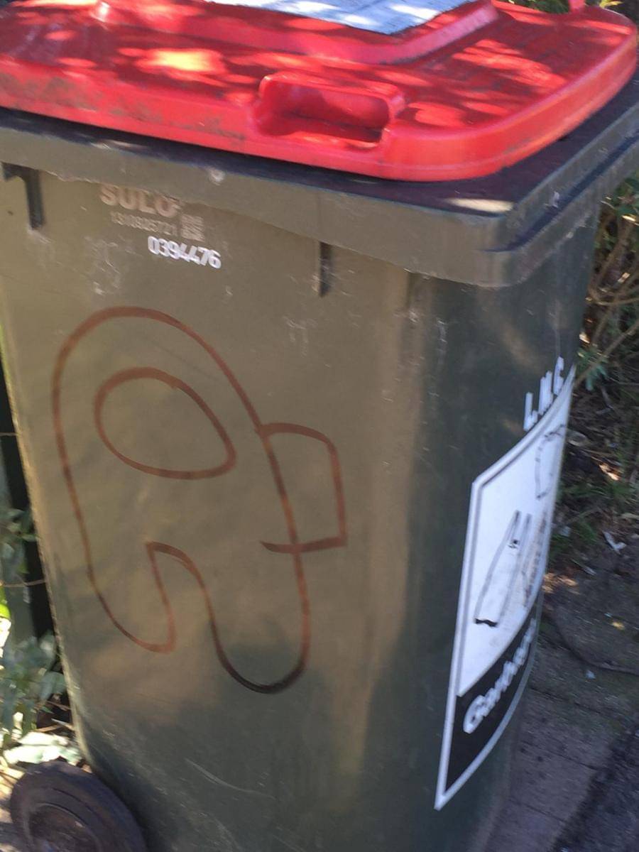 potret vandalisme lucu di tong sampah (reddit.com/user/Reasonable-Lynx-7009)