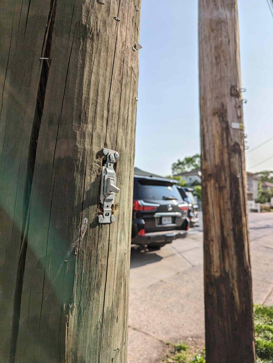 potret bentuk saklar lampu unik (reddit.com/user/noapparentfunction)