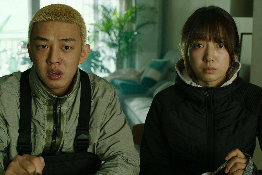 Yoo Ah In dan Park Shin Hye dalam film Alive (dok. Netflix/Alive)