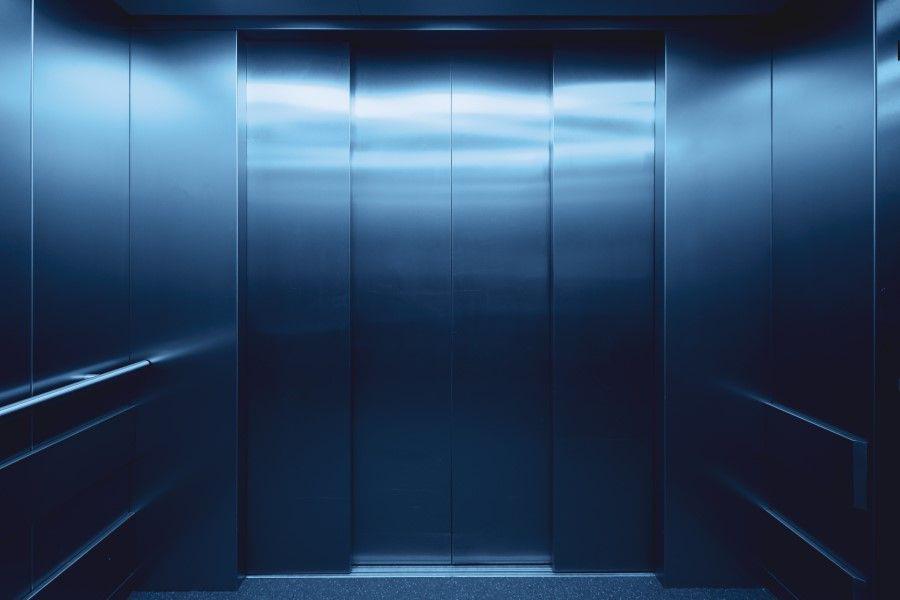 Petugas Damkar Evakuasi 6 Orang Terjebak di Lift, Tak Ada Korban Jiwa